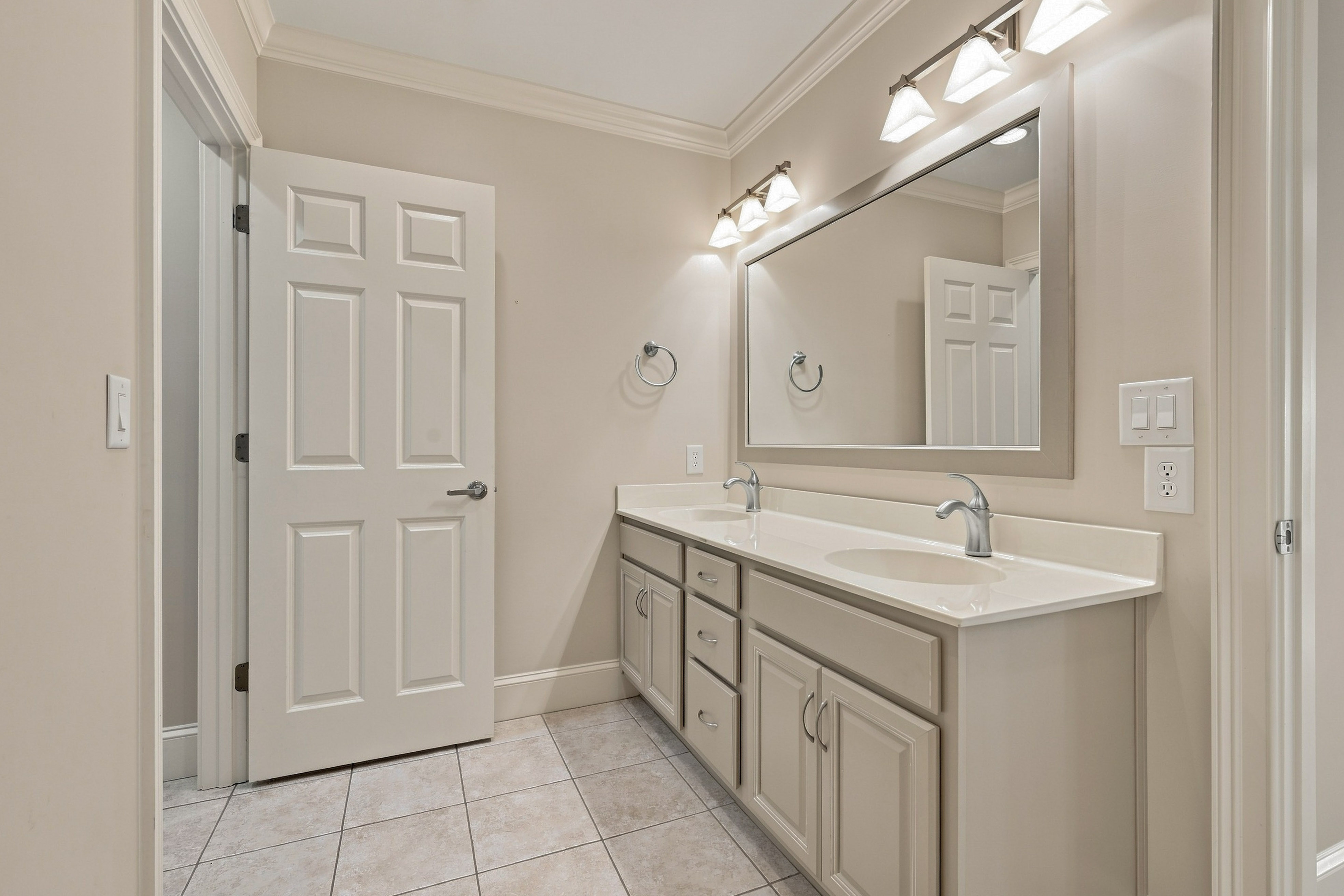 1100 Bachelors Run image 31